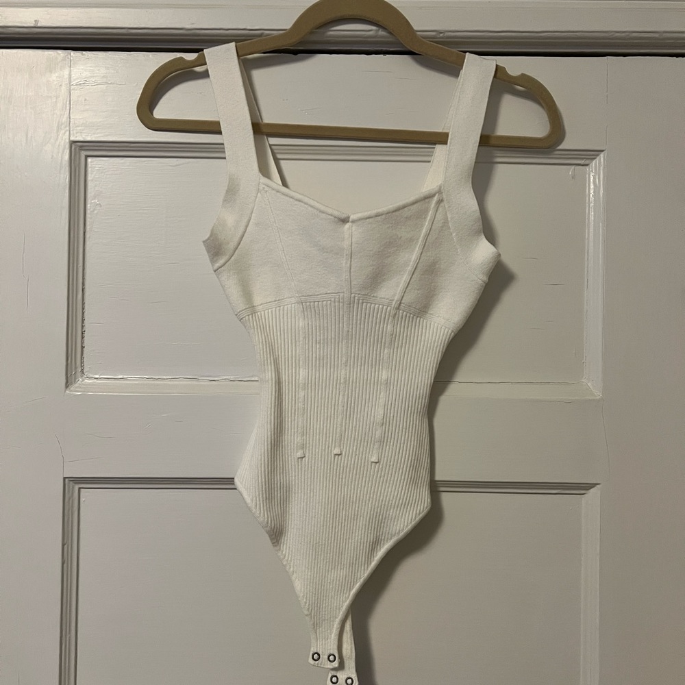 Abercrombie & Fitch Eleveated Mized Rib Knit V-Neck Bodysuit White Size XS